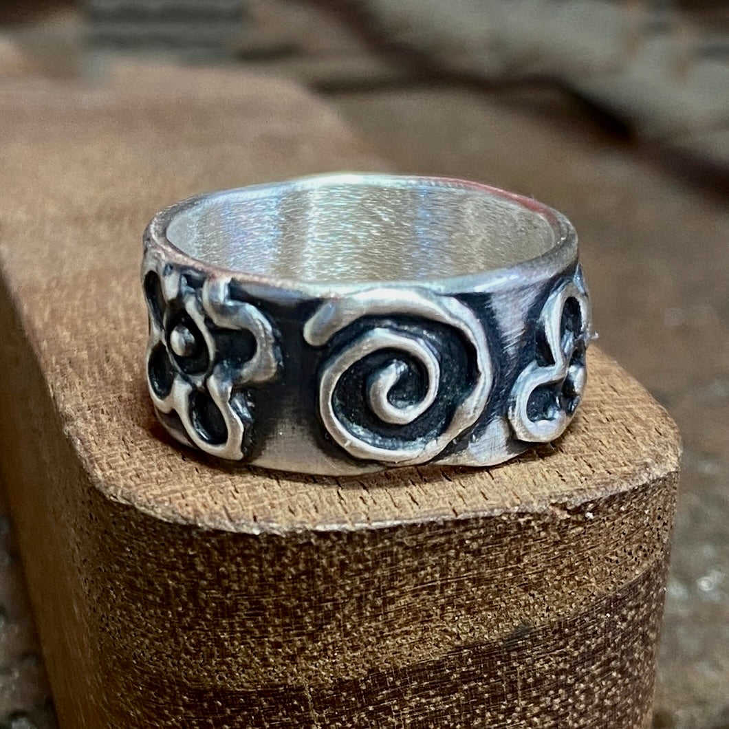 Spiral flower ring