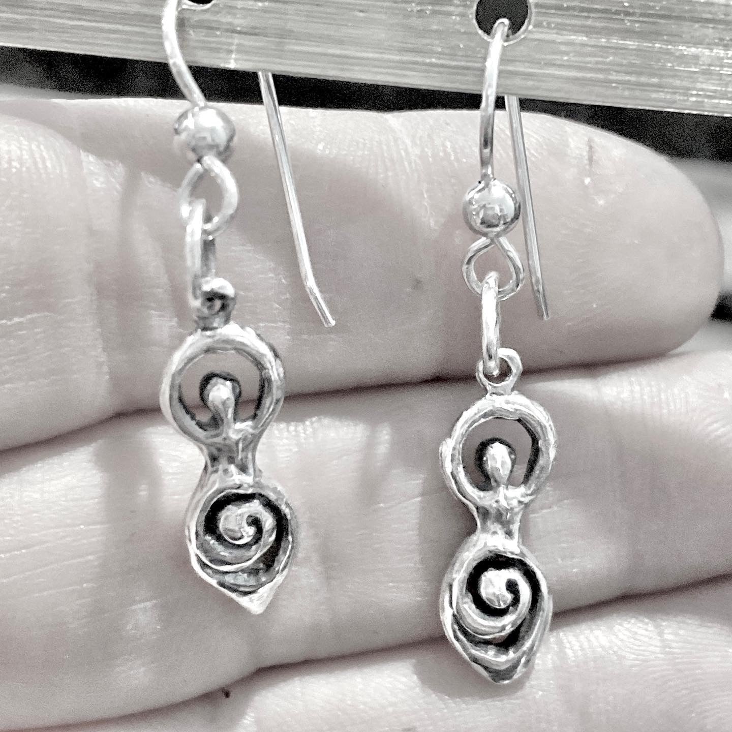 Little goddess earrings