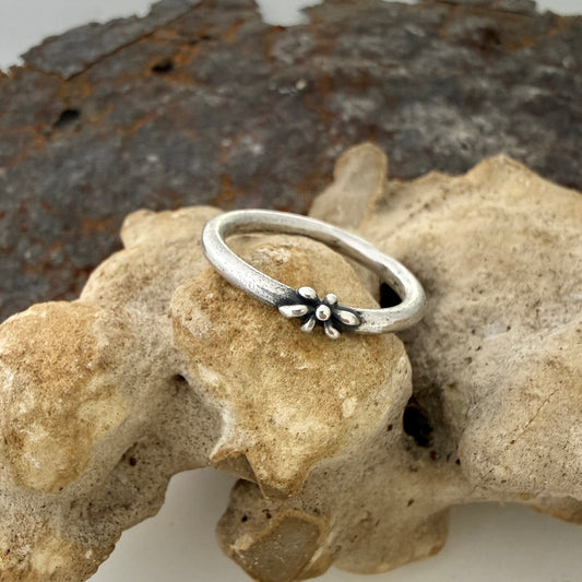 Simple sterling silver, round wire ring- Tiny Flower design