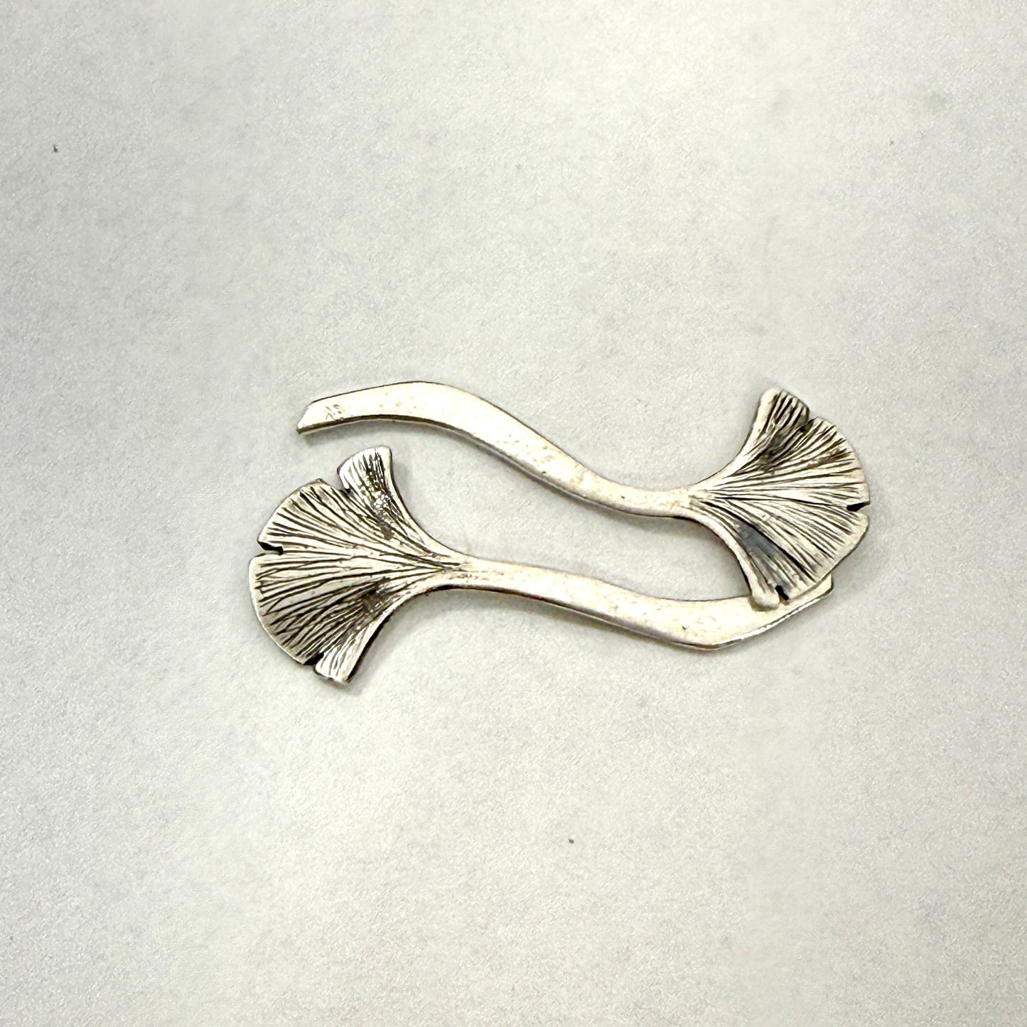 Ginkgo leaf ear climbers