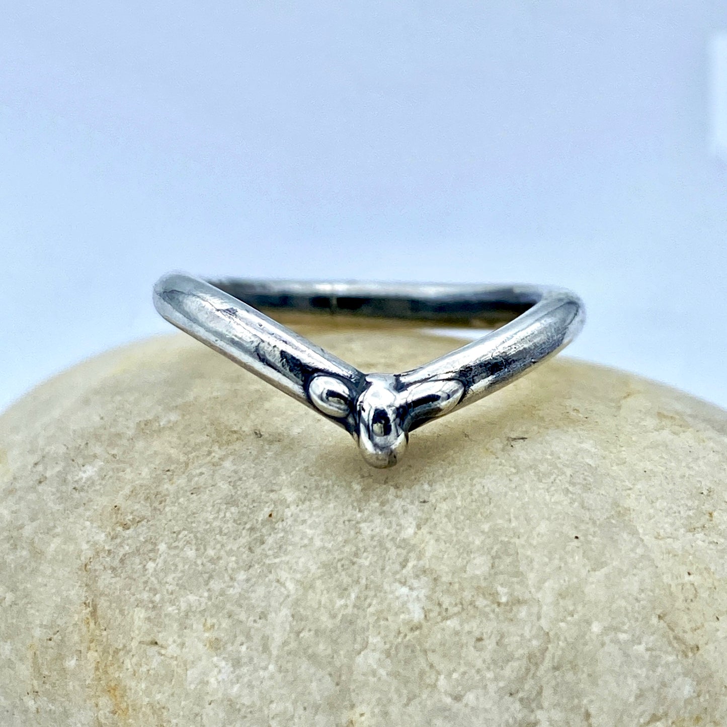 Sterling Silver V with Diving Dove Arrow - Simple Rounded Band Ring