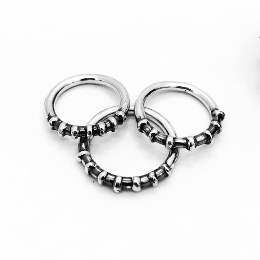 Simple sterling silver, round wire ring- 7 Bands